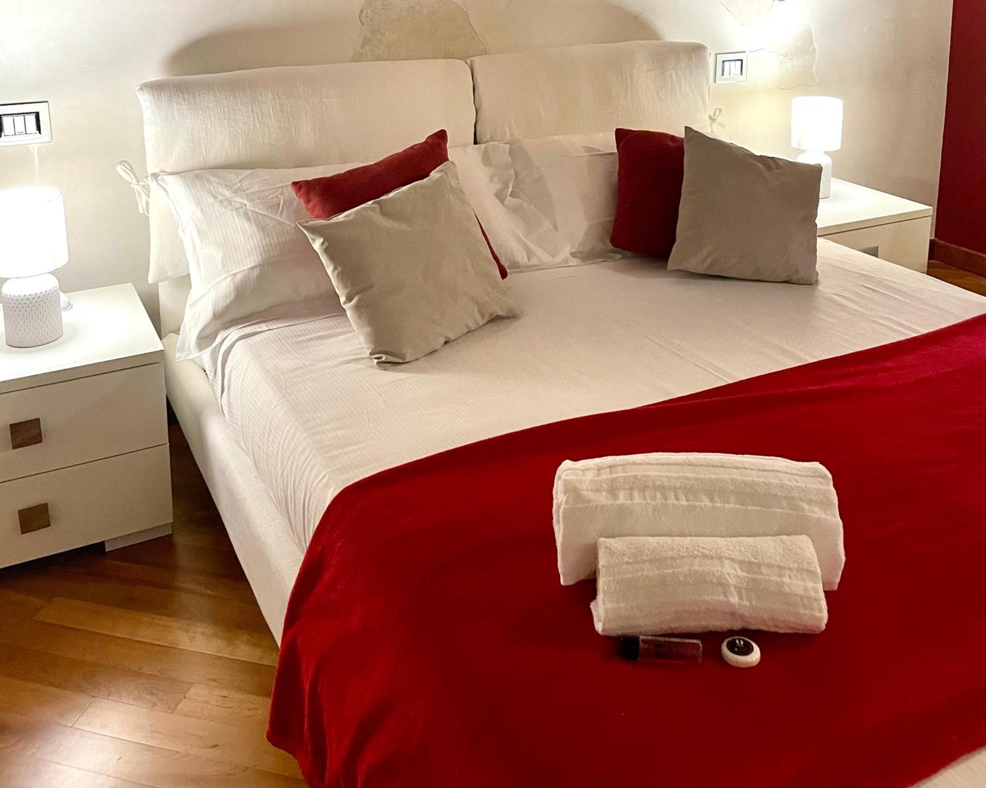 Magnolia Home - Piazza Delle Erbe เวโรนา ภายนอก รูปภาพ