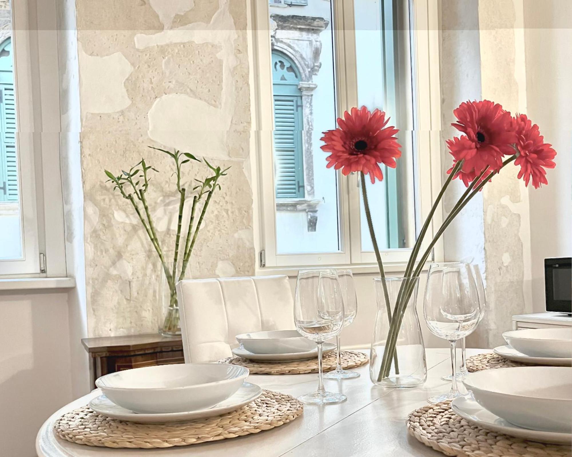 Magnolia Home - Piazza Delle Erbe เวโรนา ภายนอก รูปภาพ